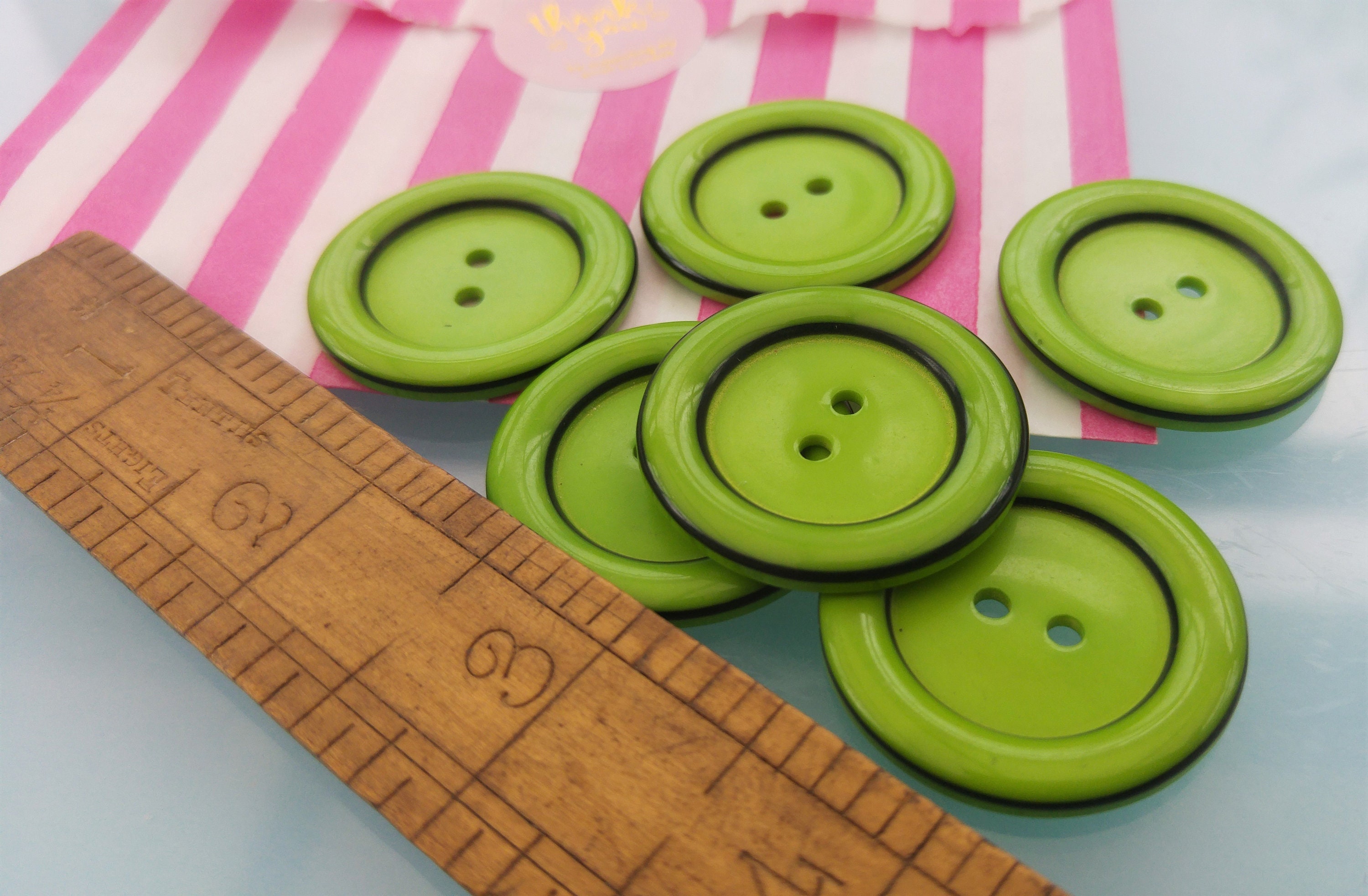 6 große grüne Knöpfe. 30mm Schlichte grüne und schwarze | Etsy