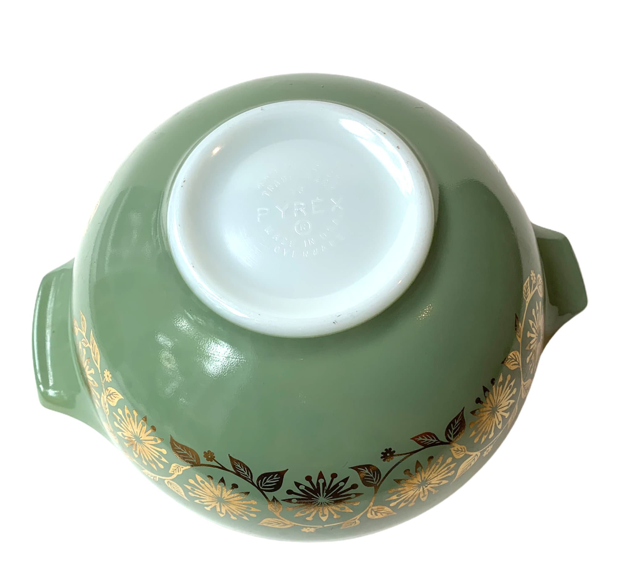 Vintage Pyrex Gold Medallion Sage Green Gold Leaf Vines 2.5 Quart Promotional Cinderella Bowl #443 Made In 1962-1963 Collectible Ovenware Vintage Pyrex Gold Medallion Sage Green Gold Leaf Vines 2.5 Quart Promotional Cinderella Bowl #443 Made In 1962-1963 Collectible Ovenware