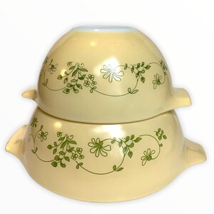 Vintage Pyrex Gold Medallion Sage Green Gold Leaf Vines 2.5 Quart Promotional Cinderella Bowl #443 Made In 1962-1963 Collectible Ovenware Vintage Pyrex Gold Medallion Sage Green Gold Leaf Vines 2.5 Quart Promotional Cinderella Bowl #443 Made In 1962-1963 Collectible Ovenware