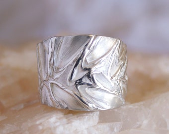 Ring "Arêtes de Poisson", unique piece in pure silver 999.9 handmade with the lost wax technique.