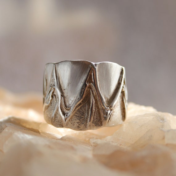 Bague T 58 "Pétales XI" pièce unique en argent pur 999 fait avec la technique de la cire perdue.