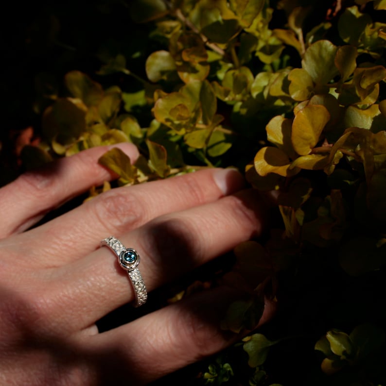 Volcanic Blue Ring, unique piece made of pure silver 999.9, 18 K gold and palladium silver with a luminous blue tourmaline. image 6