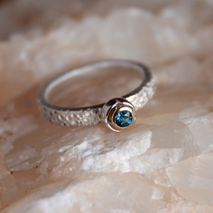 Volcanic Blue Ring, unique piece made of pure silver 999.9, 18 K gold and palladium silver with a luminous blue tourmaline. image 2