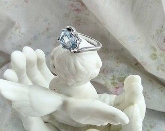 Size 6 ladies ring, vintage sterling silver, genuine aquamarine stone, solitaire aquamarine, silver ring, cocktail Ring, dainty ring