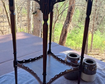 Mesa de vitrina Chippendale antigua, circa 1890, W.F. Greenwood and Sons, York. ¡Preciosa!