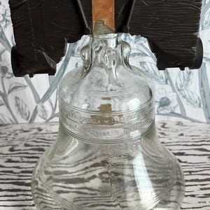 Vintage Lejon Brandy Liberty Bell-karaf | 1976 VS Bicentennial glazen fles | Cloverdale CA Collectible | Retro barbenodigdheden
