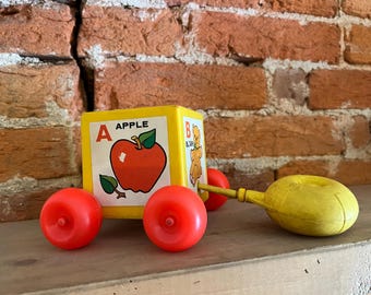 Vintage 1970 Fisher Price Peek A Boo Block Pull Juguete #760