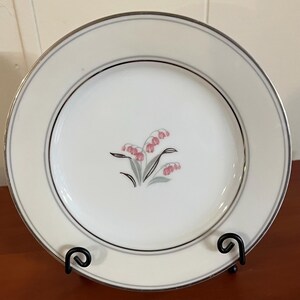 Vintage Noritake Crest #5421 Japan, Platinum Trim, Dinner Plate 6-1/2”