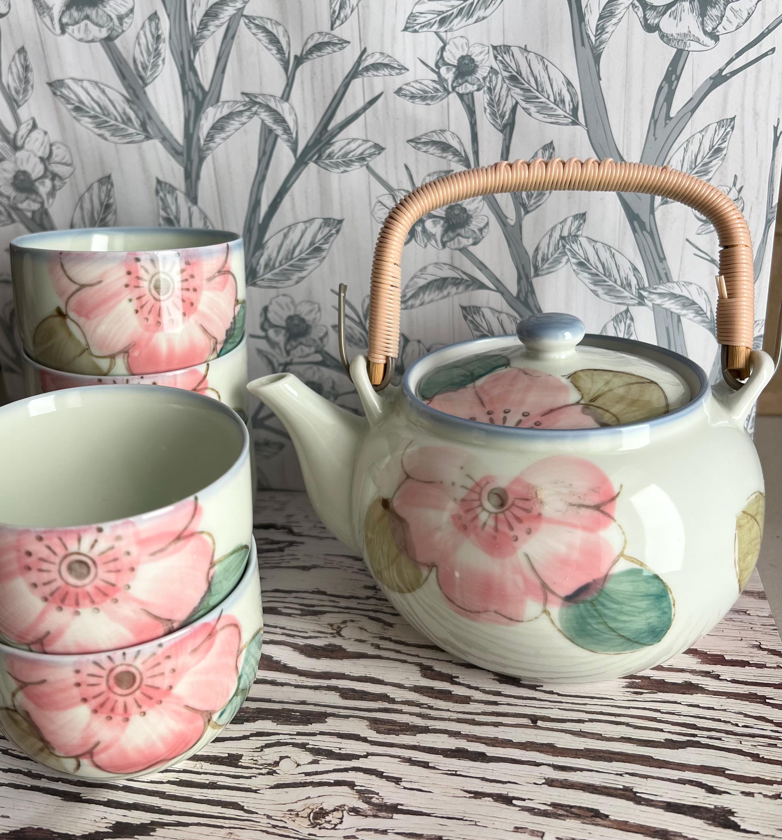 Vintage Japanese Arita Ware Red Camellia Tea Set | Teapot with Lid & 5 Tea Cups | Handcrafted Porcelain | Collectible Asian Tableware