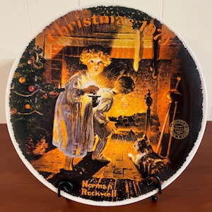 Vintage Decorative plate - Norman Rockwell Christmas 1979- Somebody&#39;s Up There