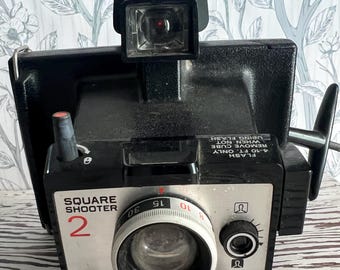 Vintage Polaroid Land Camera Square Shooter 2 | 1970s Instant Film Camera | Type 88 Film | Collectible Photography Gear