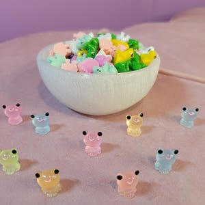Mini Resin Frogs: Kawaii Fairy Garden Dollhouse Accessories - 10 Piece Set