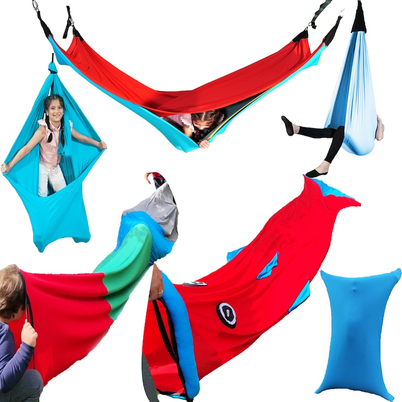 Pu&ograve; includere: Un set di cinque amache in tessuto colorate, tra cui un'amaca blu, rossa e verde, un'amaca rossa e blu e un'amaca blu. Le amache sono realizzate in tessuto morbido ed elastico e sono perfette per rilassarsi e godersi l'aria aperta.
