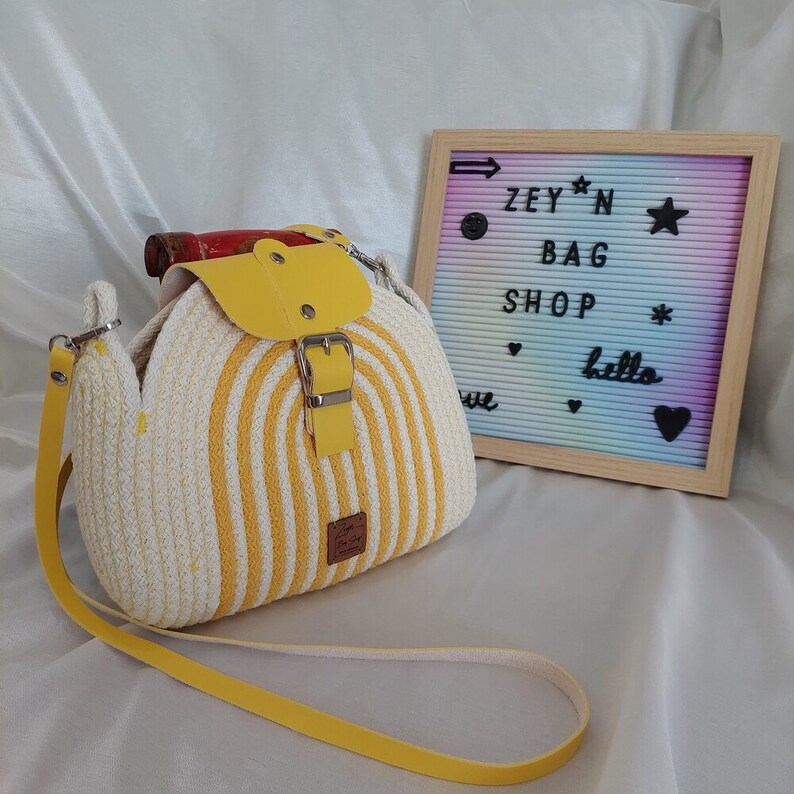 Borsa in cotone giallo e bianco,Borsa da donna a mano,Colorata all'uncinetto,Fatto a mano,Lusso,Borsa lavorata a mano,Borsa a mano a tracolla,Borsa in filato,Regalo Festa della mamma immagine 2