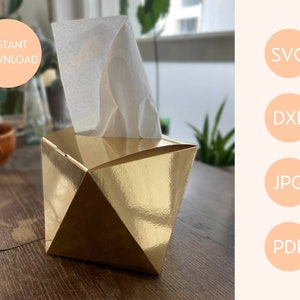 Puede incluir: Porta pañuelos geométrico dorado con un pañuelo blanco en su interior. El porta pañuelos está sobre una superficie de madera. SVG, DXF, JPG, PDF.