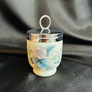 Royal Worcester Porcelain Egg Coddler, The Woodland Floral, Single Coddler, feito na Inglaterra