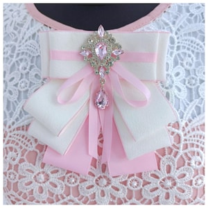 Elegante Damenkrawatte in Weiß und Rosa - Handgefertigtes Originaldesign.