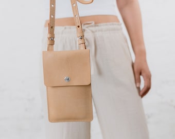 Mobile phone case made of leather · Shoulder bag for your smartphone · Mobile phone shoulder bag made of natural leather