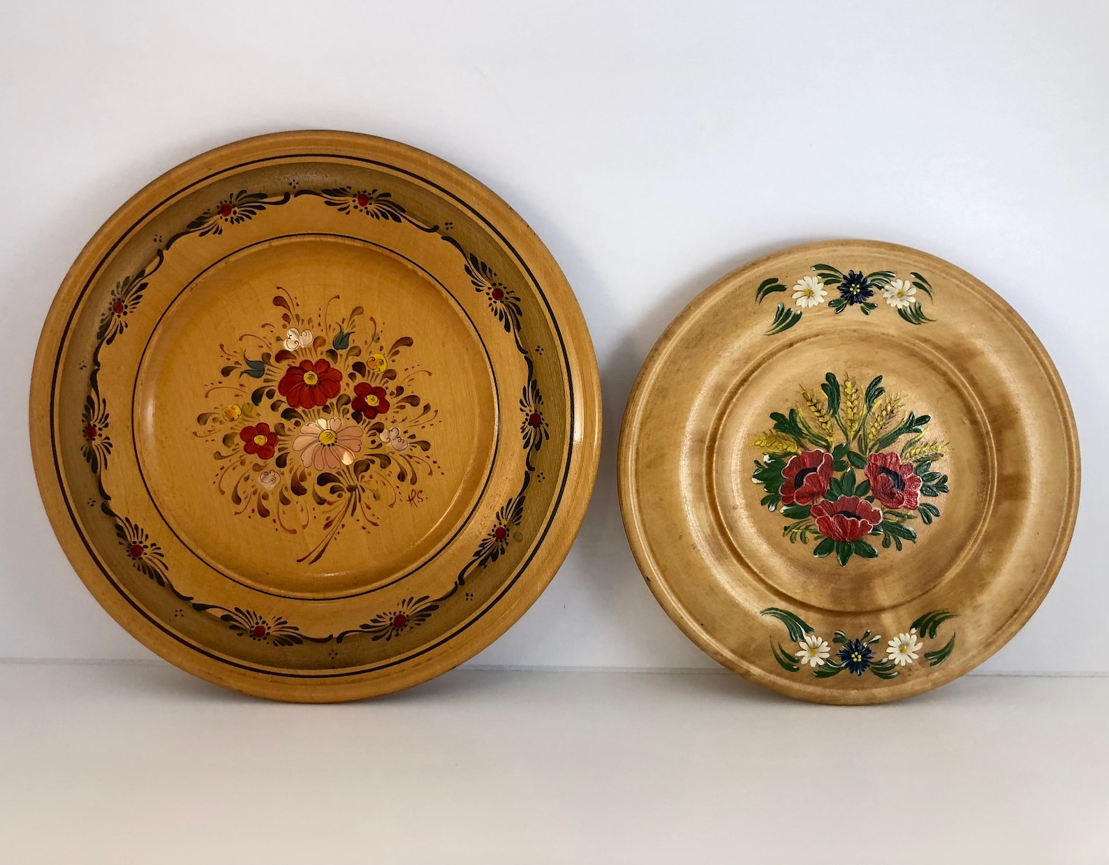 Set of Two Vintage Round Decorative Wooden Plates Handpainted Etsy UK