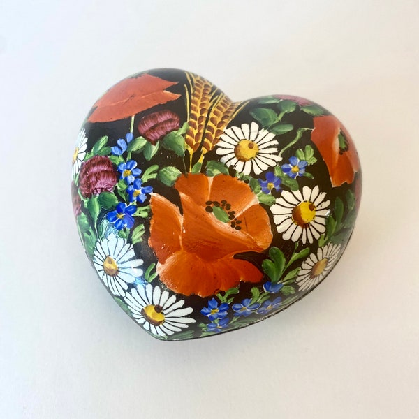 Boîte à bijoux bibelot coeur floral peinte à la main. Design noir et fleuri. Art folklorique