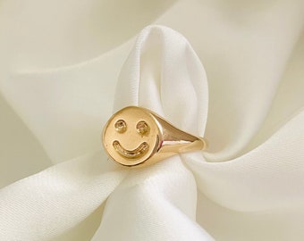 Gold Smiley Face Ring, Happy Face Ring, 18k Gold Filled Emoji Ring, Smile Ring, Gold Signet Ring, Dainty Gold Ring, Birthday Gift