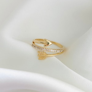 Pfeil Ring, Chevron Pfeil Ring, vergoldet Seitlich Pfeil Ring, gepflasterte Bandring, Amors Pfeil Ring, Liebe Pfeil Ring, Geburtstagsgeschenk