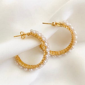 Aros de perla trenzados, aros de oro gruesos, pendientes de aro de cuentas rellenos de oro de 18k, aros de espalda abierta, joyas nupciales