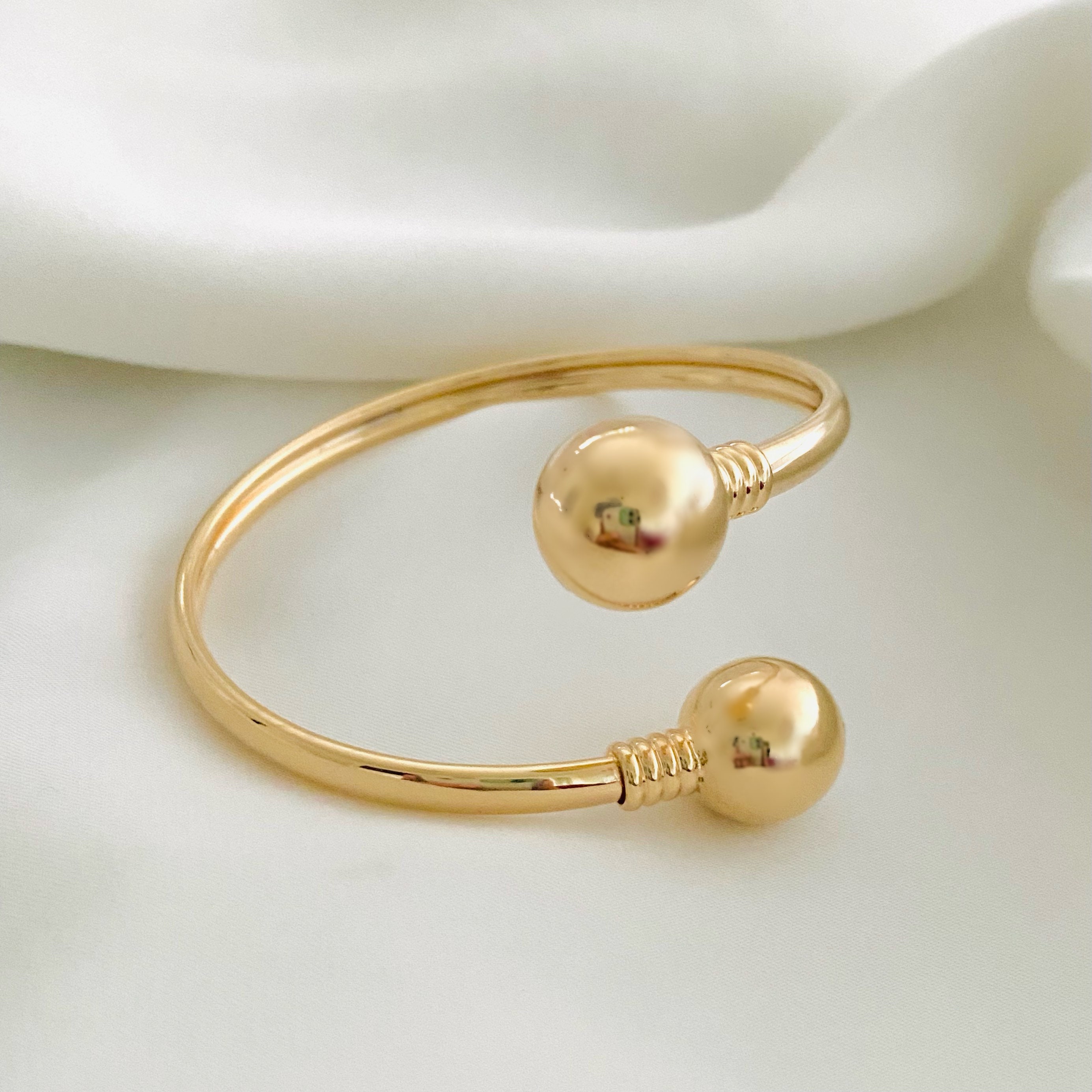 Two balls bangle bracelet - Elegant Jewel Box