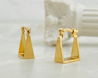 Boucles d'oreilles Triangle Hoop, Petits Cerceaux Chunky, Cerceaux remplis d'or 18 carats, Petits cerceaux d'or, Boucles d'oreilles Cerceau géométrique, Cerceaux minimalistes