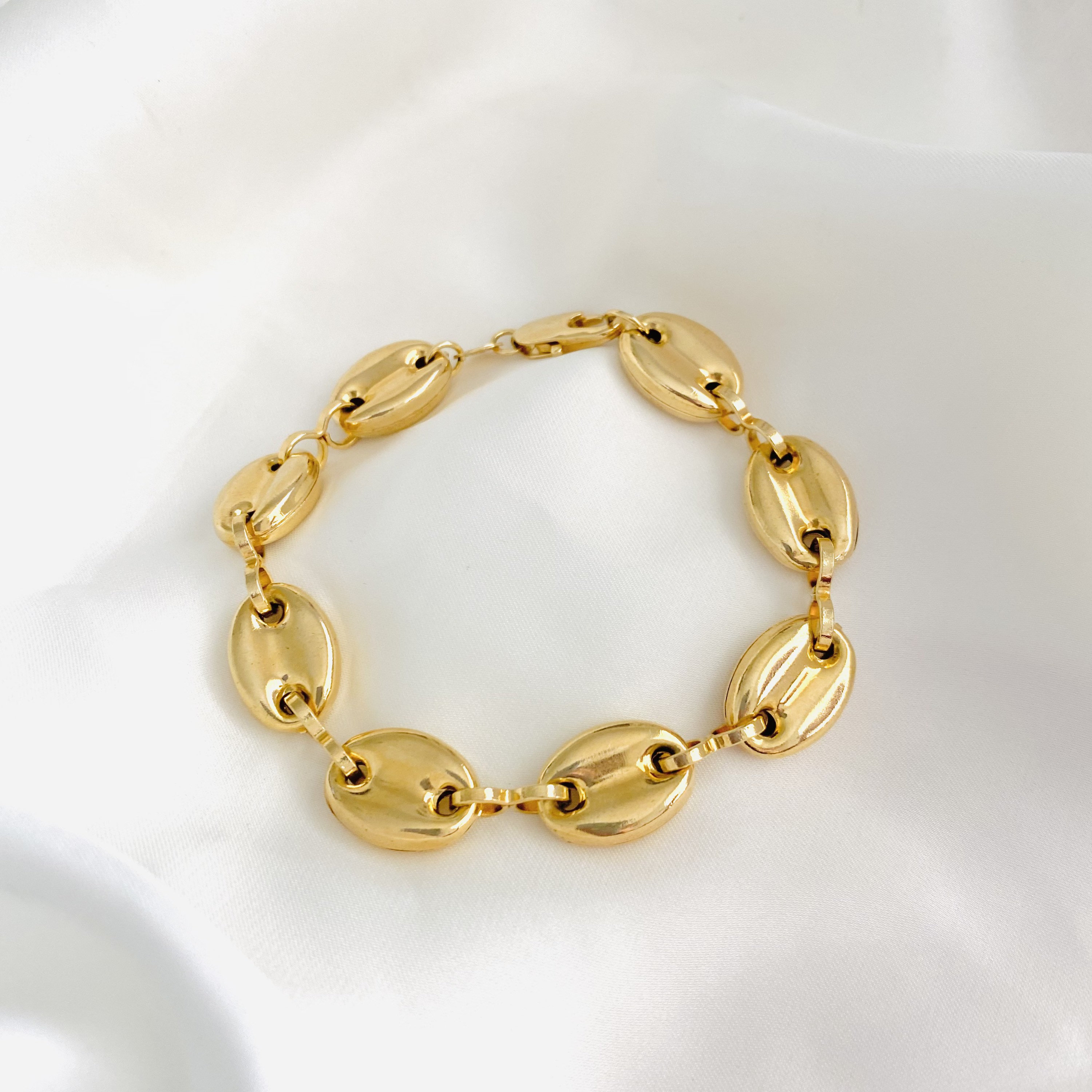 Louis Vuitton Empreinte Bangle, Yellow Gold and Pave Diamonds Gold. Size M