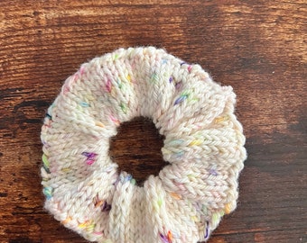 Knit Scruncie white speckled 5 inch diameter