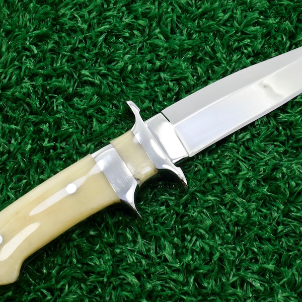 CUCHILLO DE COMBATE/SUPERVIVENCIA con mango deshuesado de camello pulido con espejo de acero D2 hecho a mano personalizado