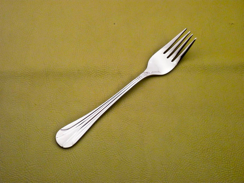 Cutlery Set Dinner Traditional Flatware Modern with Gift Box 40-Piece Stainless Steel Modern Flatware Knife Fork Spoons with Mirror Polish