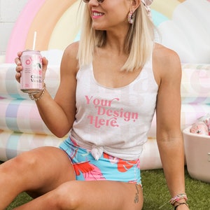 Der nächste Level 6733 Mockup | Next Level Heather White Tank Top Mockup | Weißes Tank Top Mockup | Modell Mockup | Sommer Shirt Mock | Sommer Mockup