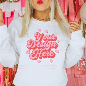 Mockup Valentijnsdag | Gildan 18000 witte mock-up | Mockup valentijnsshirt | Mockup verjaardagsshirt | Mockup shirt vrijgezellenfeest