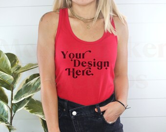 Puede incluir: Un top rojo de tirantes con el texto "Your Design Here" en negro. El top lo lleva una persona con el pelo largo y rubio.