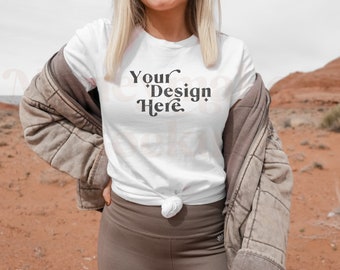 Bella Canvas 3001 mock-up | Wit canvas Bella-shirt | Mockup wit overhemd | Mock-up voor buiten | Modelmodel | Boho-mock-up | Natuurmodel