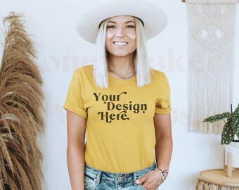 Bella Canvas 3001 mock-up | Shirt Bella canvas mosterd | Mockup geel T-shirt | Mockup voorjaarsshirt | Mockup zomer-T-shirt | Modelmodel