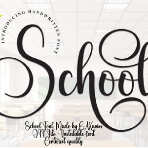 Könnte beinhalten: Ein Schwarzweißbild des Wortes "School", das in einer kursiven Schrift geschrieben ist. Der Text ist von einem weißen Hintergrund umgeben, im Hintergrund ist ein Klassenzimmer zu sehen. Der Text "School Font. Made by E. Akanim" befindet sich unter dem Wort "School".