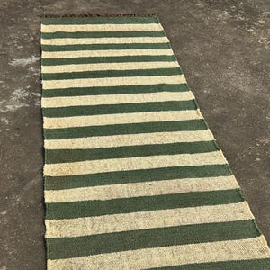 Gestreifter Läufer Olivgrün Beige | Wolle Jute Treppenläufer | Handmade Flur Flachgewebe | Minimalistischer Naturfaserteppich