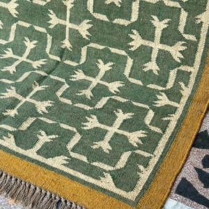 Green Kilim Navajo Rug | Vintage Southwestern Home Decor | Handmade Flatweave Dhurrie | Traditional Indian Peruvian Jute Kilim | Custom Area Rug

Introduce a blend of cultural elegance and earthy charm to living space with our Green Kilim Navajo Rug.