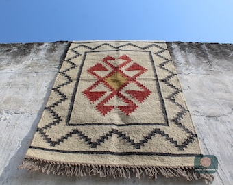 Medusa Kilim Tapestry Rug: Multipurpose Area Rug - Vintage Wall Hanging Decor - Handwoven Wool & Jute
