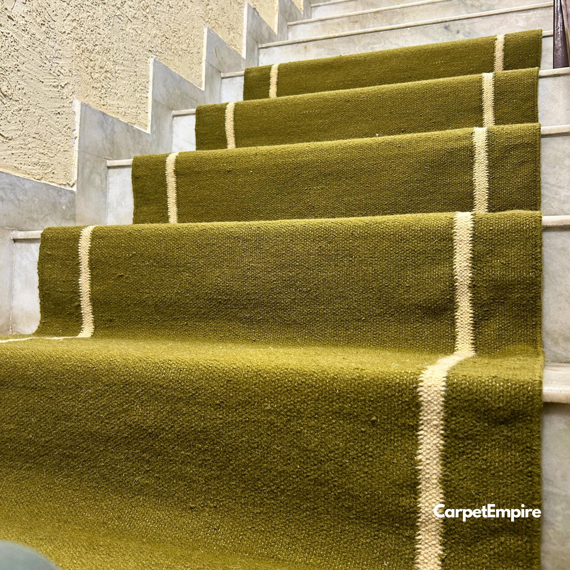 Alfombra minimalista de lana verde oliva para escaleras, de tejido plano y rayas blancas, tejida a mano, estilo rústico moderno para escalera o pasillo.