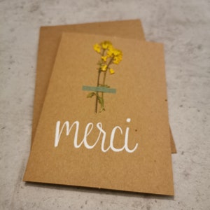 Karte mit Trockenblumen „Merci“ – Dankeskarte