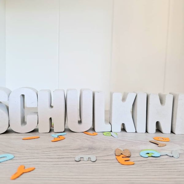 Schulkind 2024...Beton Tischdeko verschiedene Sets mit ABC Streudeko in allen Wunschfarben