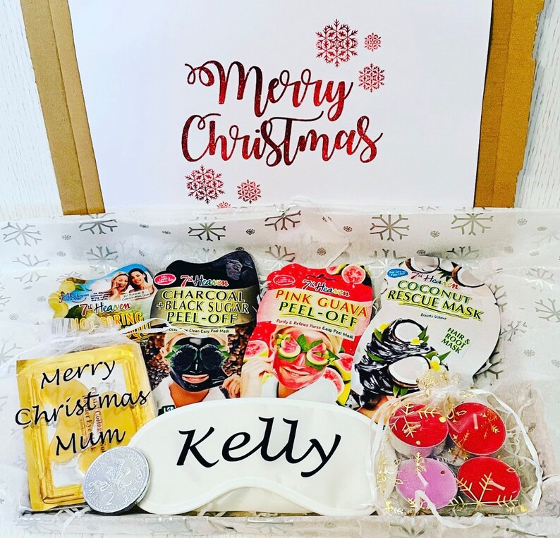personalised sister pamper gift, including 4 face masks, 1 hair mask candles and eye masks. free personalised message card included