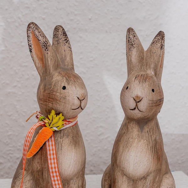 Braun Hasen Figur Ostern Osterhasen Osterdekoration Osterdeko Dekoration Dekofigur Dekohase Frühling Karotte Mohrrübe Möhre niedlich Keramik