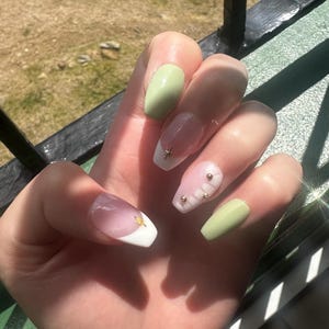 Press on nails/Fake nails/Summer Nails/Press ons/Trendy Nails/Gel Nails/Fall Nails/Winter Nails/Spring Nails/False Nails/Trend/French Nails
