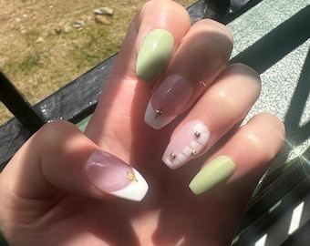 Press on nails/Fake nails/Summer Nails/Press ons/Trendy Nails/Gel Nails/Fall Nails/Winter Nails/Spring Nails/False Nails/Trend/French Nails