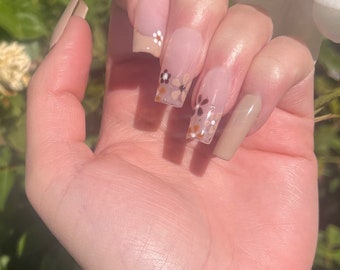 Press on Nails|Fall Nails|Winter Nails|Trendy Nails|Halloween Nails|Floral Nails|Brown Nails|White Nails|Flower nails|Press ons|Gel Nails